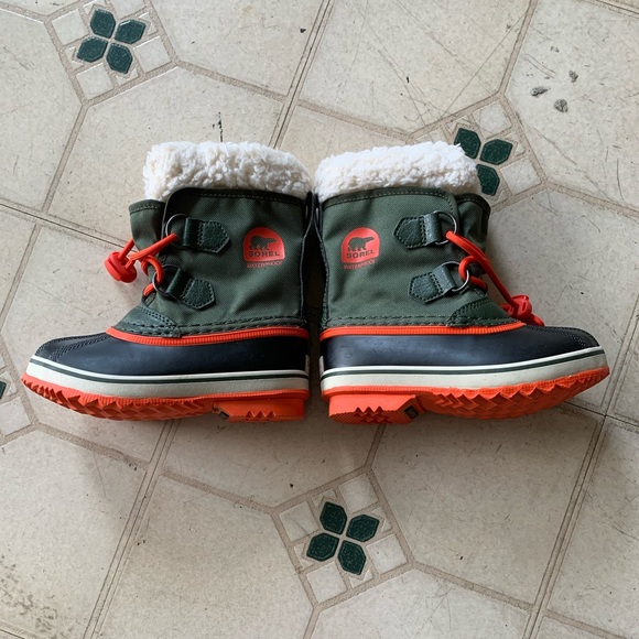 Sorel Yoot Snowboots for Kids: size 10 - Picture 3 of 5